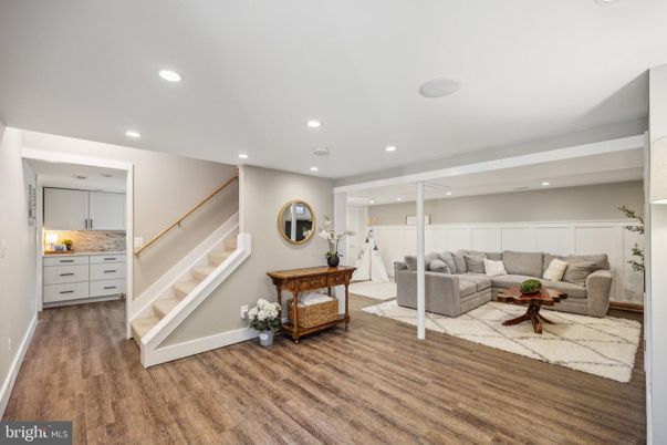 Interior, Living room, Recessed Lighting, Wood Texture Flooring