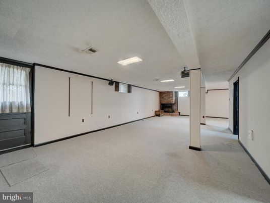 Empty room, Interior, Recessed Lighting