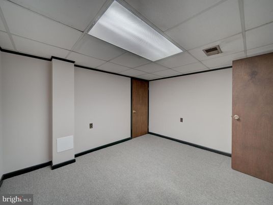 Empty room, Interior, Projection Screen