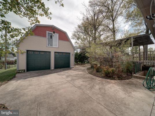 Detached Garage, Exterior