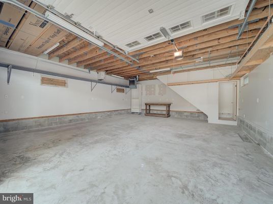 Garage, Interior, Wooden Beams