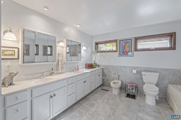 Bathroom, Dual Sink Vanities, Interior, Recessed Lighting