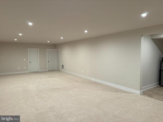 Empty room, Interior, Recessed Lighting
