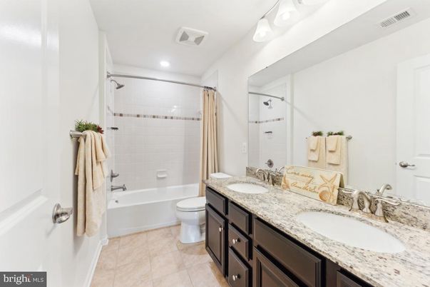 Bathroom, Dual Sink Vanities, Interior, Recessed Lighting