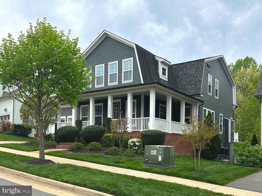 Exterior, Facade, Farmhouse