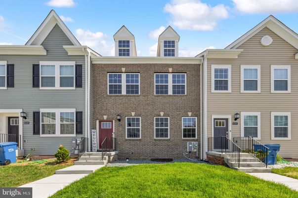 Exterior, Facade, Brick Facade, Rowhouse