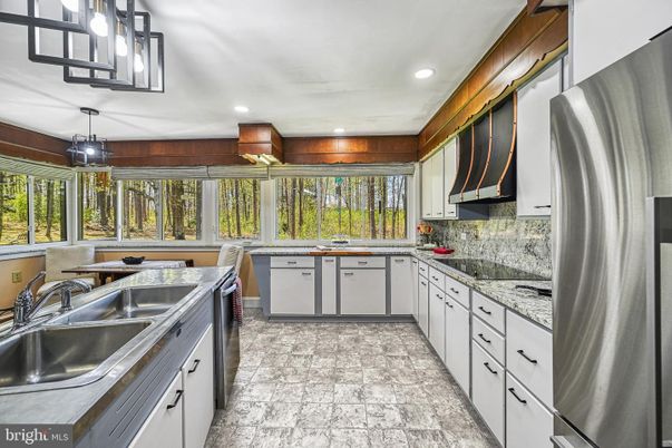 Dining room, Interior, Kitchen, Marble, Pendant Lights, Recessed Lighting, Stainless Steel Appliances