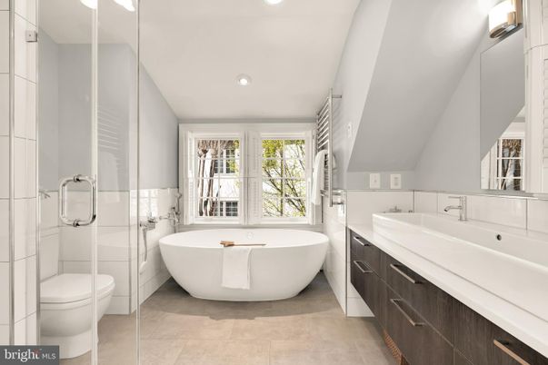 Bathroom, Free Standing Baths, Glass Shower, Interior, Recessed Lighting