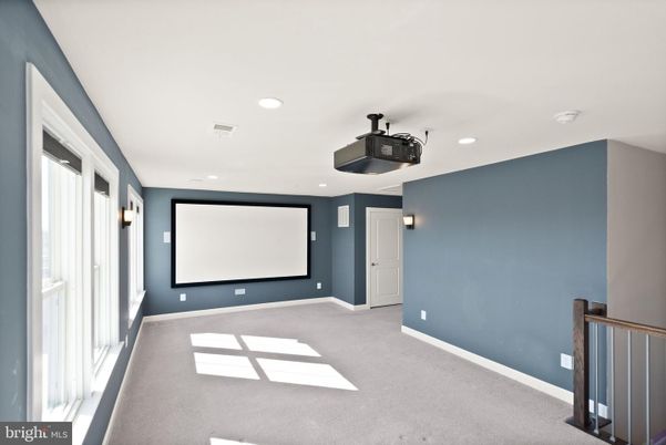 Empty room, Interior, Projection Screen, Recessed Lighting