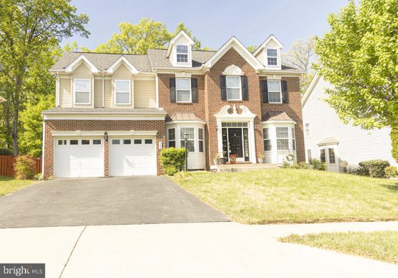 Attached, Exterior, Facade, Brick Facade, Georgian