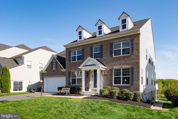 Attached, Exterior, Facade, Brick Facade, Georgian