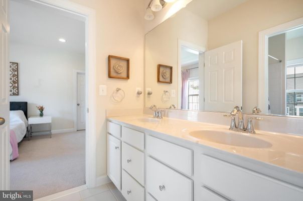 Bathroom, Dual Sink Vanities, Interior, Recessed Lighting