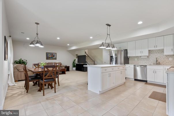 Dining room, Interior, Kitchen, Pendant Lights, Recessed Lighting, Stainless Steel Appliances