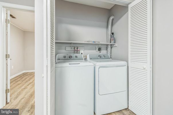 Interior, Utility Closets, Washer, Wood Texture Flooring