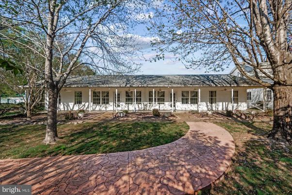 Backyard, Exterior, Facade, Ranch