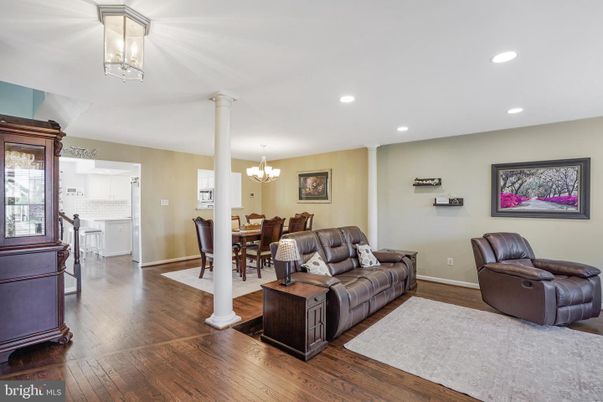 Chandelier, Dining room, Interior, Living room, Recessed Lighting, Wood Texture Flooring