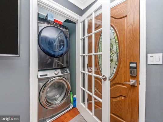Interior, Utility Closets, Washer, Wood Texture Flooring
