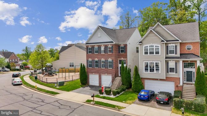 Attached, Exterior, Facade, Brick Facade, Rowhouse