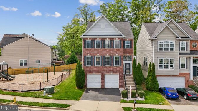 Attached, Exterior, Facade, Brick Facade, Rowhouse