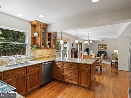 Chandelier, Dining room, Interior, Kitchen, Pendant Lights, Recessed Lighting, Wood Texture Flooring