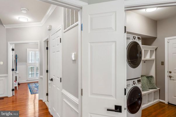 Interior, Utility Closets, Washer, Wood Texture Flooring