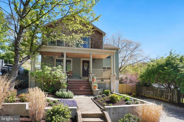 Exterior, Facade, American Foursquare