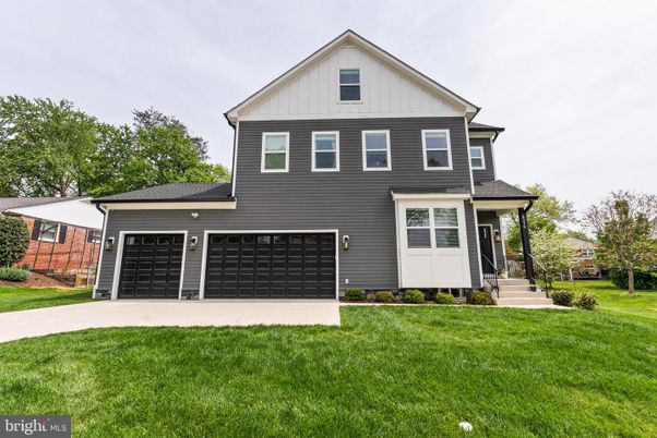 Attached, Exterior, Facade, Farmhouse