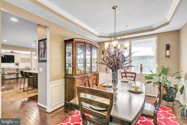 Chandelier, Dining room, Interior, Recessed Lighting, Wood Texture Flooring