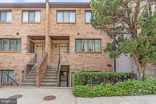 Exterior, Facade, Brick Facade, Rowhouse