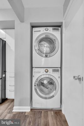 Interior, Utility Closets, Washer, Wood Texture Flooring