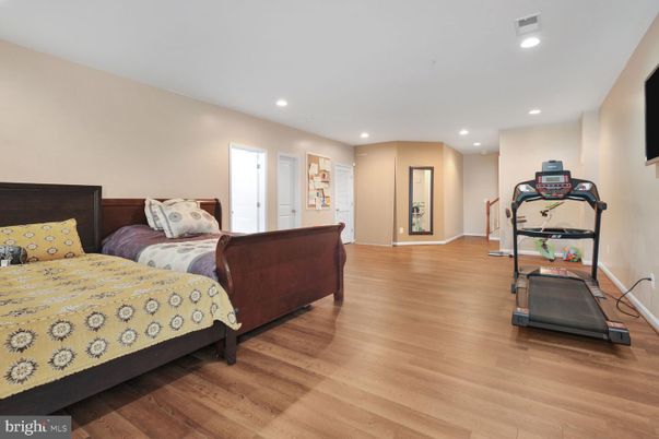 Bedroom, Fitness Equipment, Interior, Recessed Lighting, Wood Texture Flooring