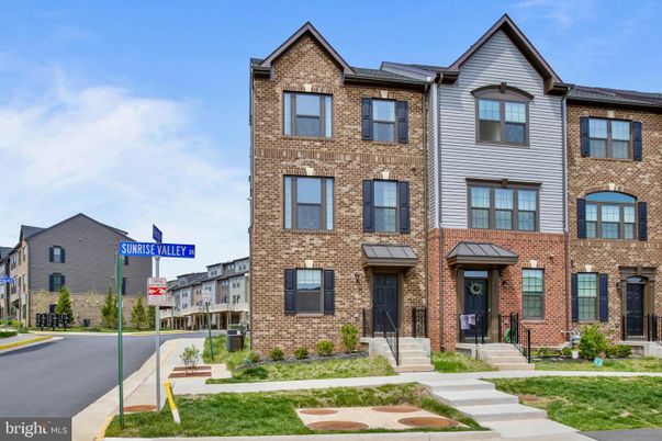Exterior, Facade, Brick Facade, Rowhouse