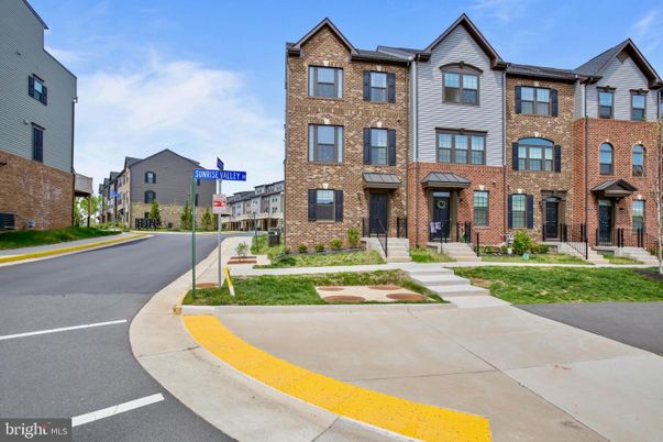 Exterior, Facade, Brick Facade, Rowhouse