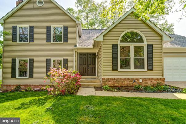 Attached, Exterior, Facade, Brick Traditional