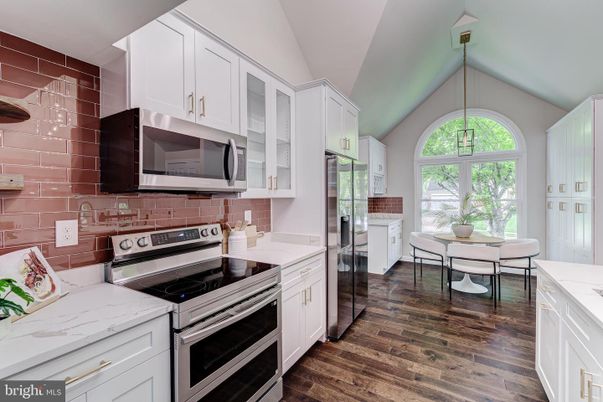 Dining room, Interior, Kitchen, Pendant Lights, Stainless Steel Appliances, Wood Texture Flooring