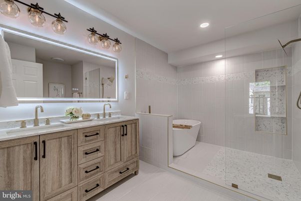 Bathroom, Dual Sink Vanities, Free Standing Baths, Glass Shower, Interior, Recessed Lighting