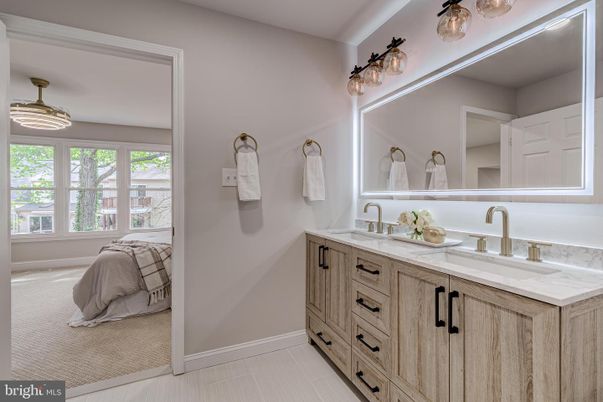 Bathroom, Dual Sink Vanities, Interior