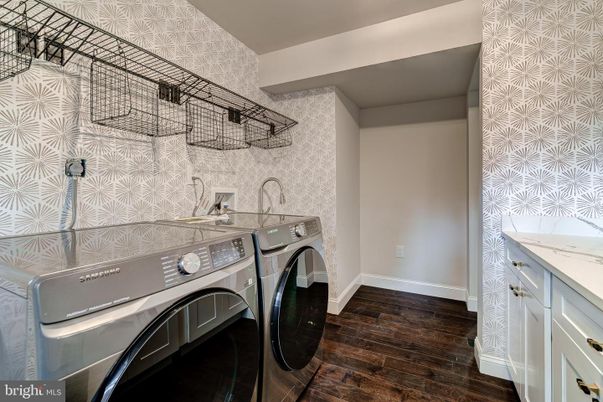 Interior, Washer, Wood Texture Flooring