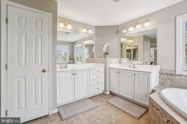 Bathroom, Dual Sink Vanities, Interior