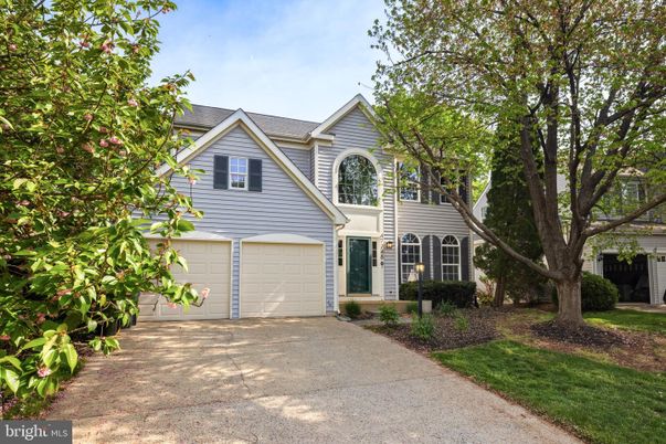 Attached, Exterior, Facade, Farmhouse