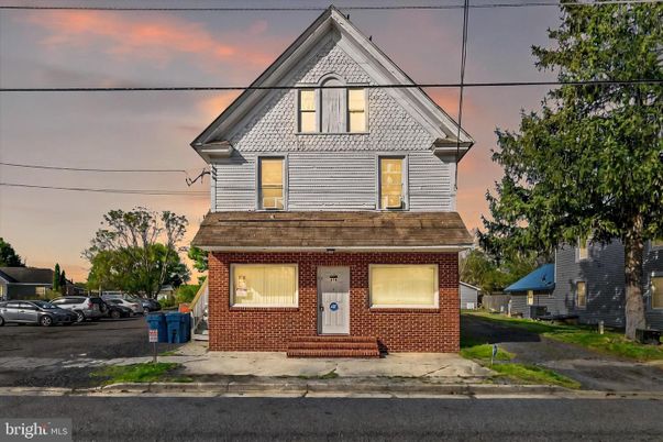 Exterior, Facade, Brick Facade, Queen Anne Victorian