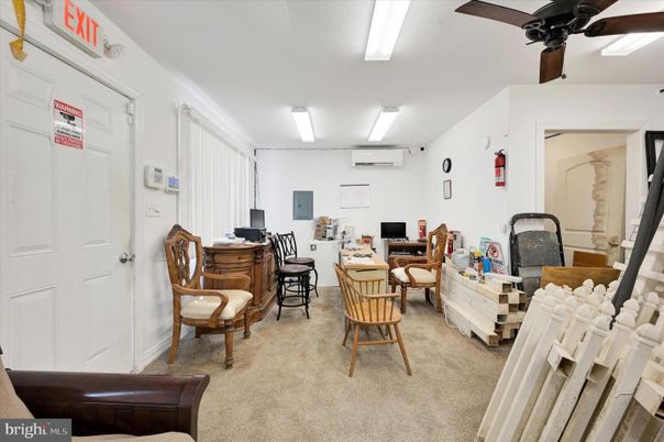 Home Office, Interior