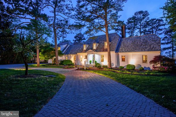 Backyard, Exterior, Facade, French Provincial