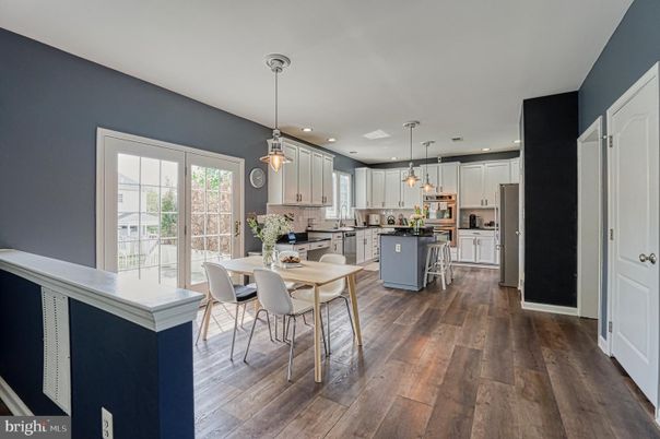 Dining room, Interior, Kitchen, Pendant Lights, Recessed Lighting, Wood Texture Flooring