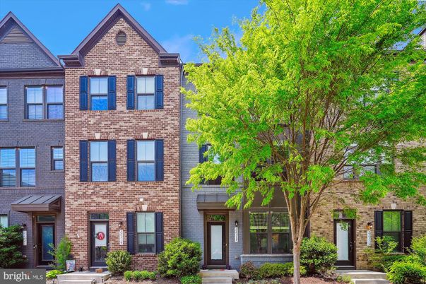 Exterior, Facade, Brick Facade, Rowhouse