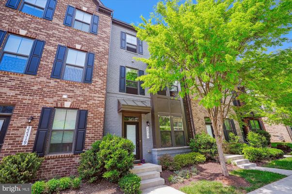 Exterior, Facade, Brick Facade, Rowhouse