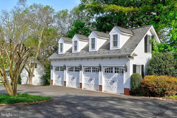 Attached, Exterior, Facade, Cape Cod