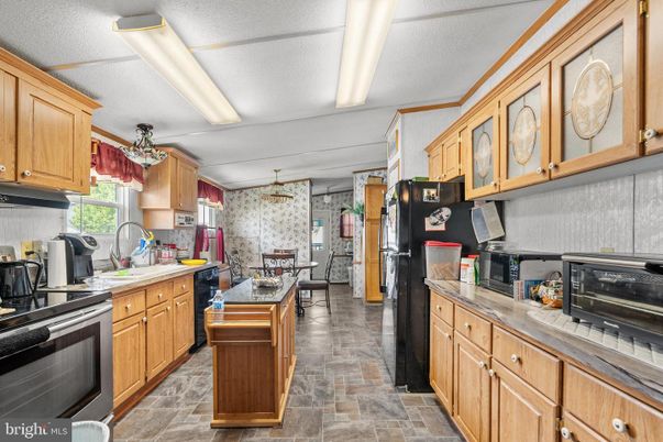Chandelier, Dining room, Interior, Kitchen