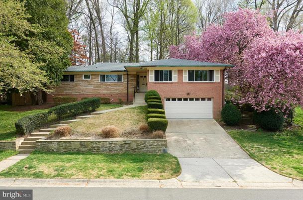 Attached, Exterior, Facade, Brick Facade, Split Level