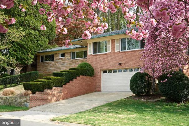 Attached, Exterior, Facade, Brick Facade, Split Level